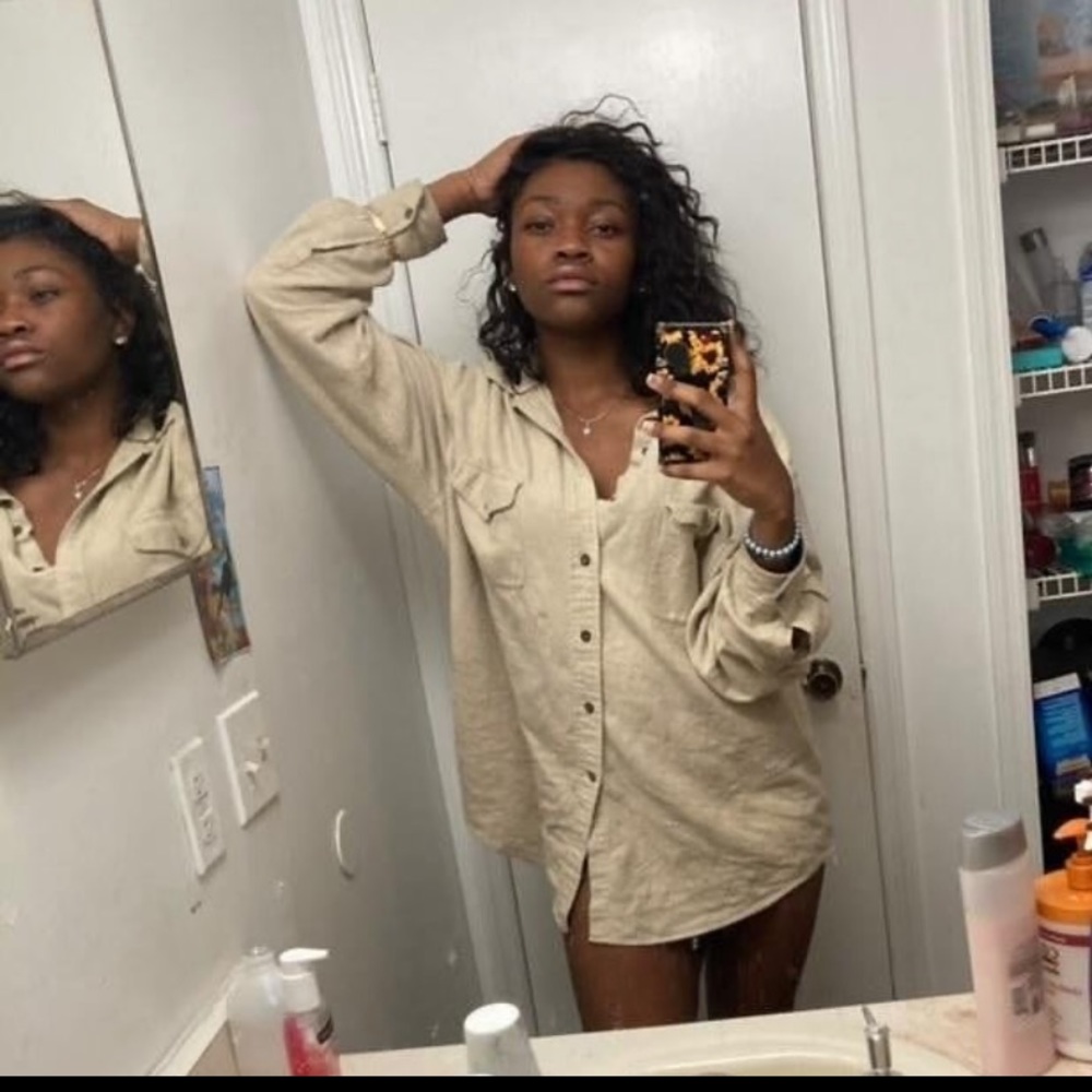 Meet your Posher, Halaya